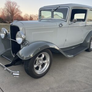 1932 Ford Tudor Street Rod / 700 Miles TMU