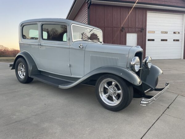 1932 Ford Tudor Street Rod / 700 Miles TMU - Image 3