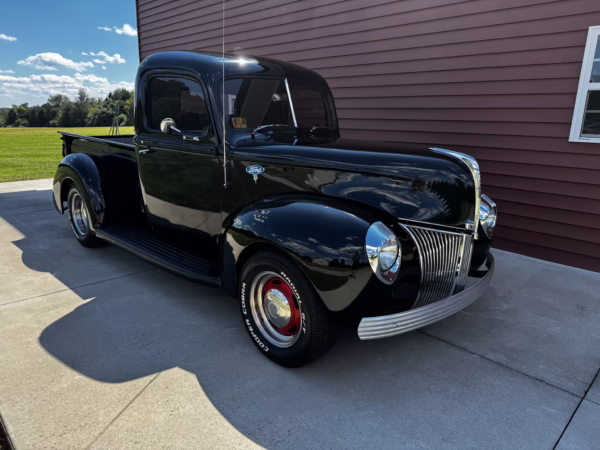 1940 Ford Deluxe Pickup Street Rod