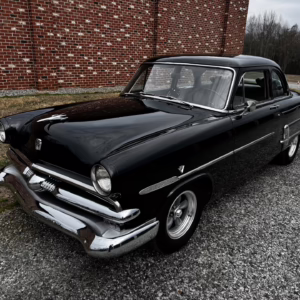 1953 Ford Customline - FLathead V8 with a 5 Speed!